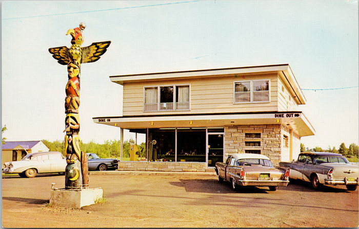Totem Pole Restaurant - Old Postcard